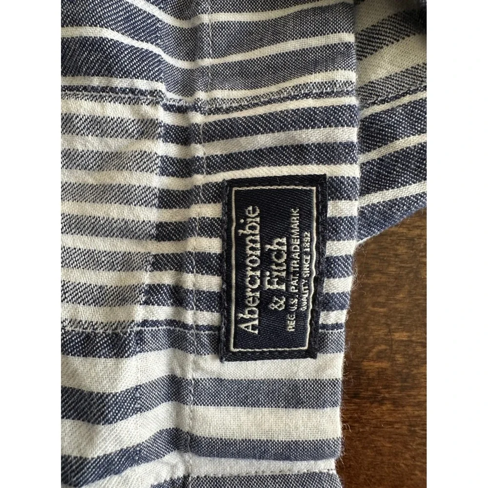 Abercrombie & Fitch | Blue &‎ White Striped Short Sleeve Button Down - Small